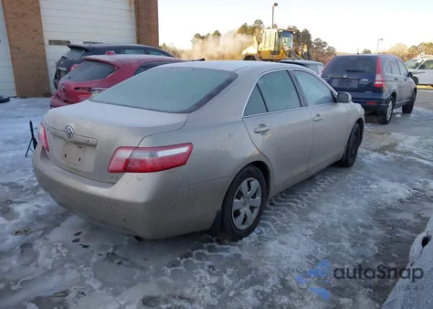 2007 Toyota Camry Le z USA, uszkodzony, nr VIN 4T1BE46K17U533449